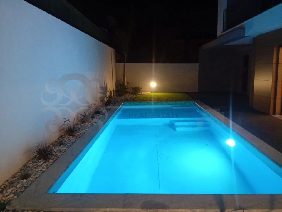 Moradia T4 para Venda em Charneca de Caparica e Sobreda Foto 16
