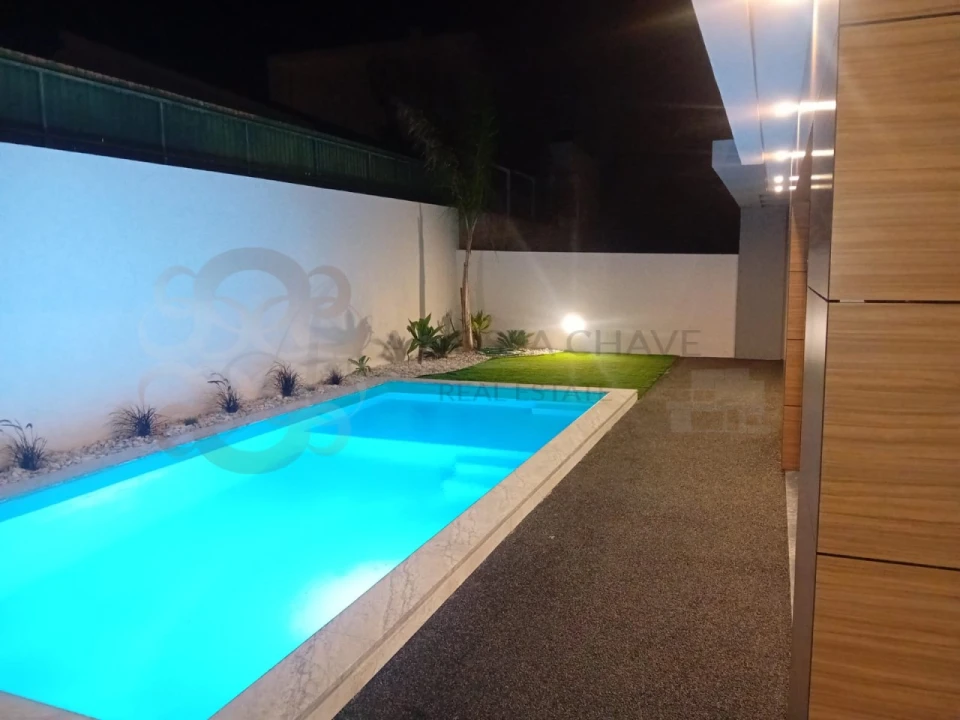 Moradia T4 para Venda em Charneca de Caparica e Sobreda Foto 23