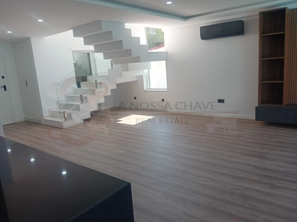 Moradia T4 para Venda em Charneca de Caparica e Sobreda Foto 51