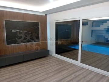 Moradia T4 para Venda em Charneca de Caparica e Sobreda