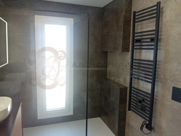 Moradia T4 para Venda em Charneca de Caparica e Sobreda