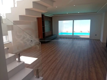 Moradia T4 para Venda em Charneca de Caparica e Sobreda