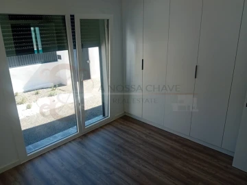 Moradia T4 para Venda em Charneca de Caparica e Sobreda