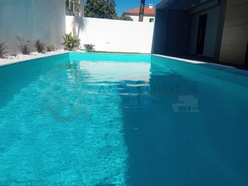 Moradia T4 para Venda em Charneca de Caparica e Sobreda