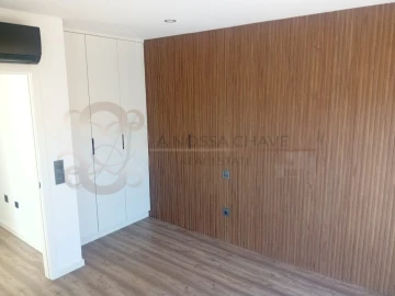 Moradia T4 para Venda em Charneca de Caparica e Sobreda