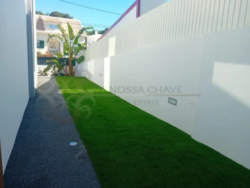 Moradia T4 para Venda em Charneca de Caparica e Sobreda