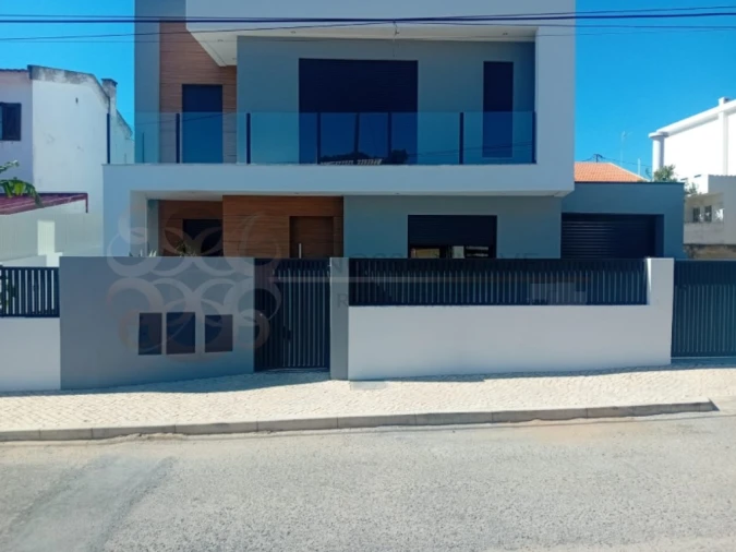 Moradia T4 para Venda em Charneca de Caparica e Sobreda Foto 92