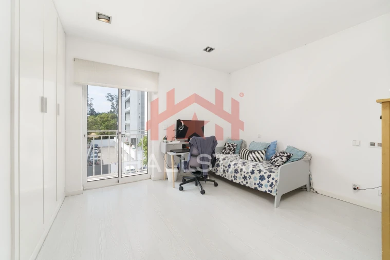 Apartamento T3 para Venda em Parceiros e Azoia Foto 28