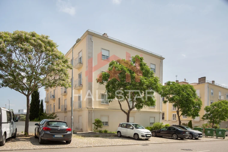 Apartamento T3 para Venda em Parceiros e Azoia Foto 32