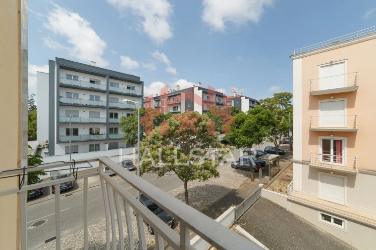 Apartamento T3 para Venda em Parceiros e Azoia Foto 8