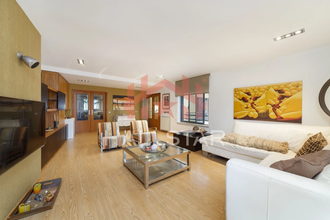 Apartamento T4 para Venda em Leiria, Pousos, Barreira e Cortes Foto 1