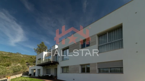 Moradia T7 para Venda em Alvados e Alcaria