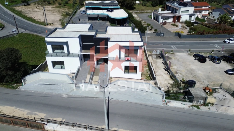 Moradia T3 para Venda em Santa Catarina da Serra e Chainça