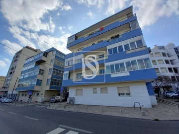 Apartamento T4 para Venda em Laranjeiro e Feijó