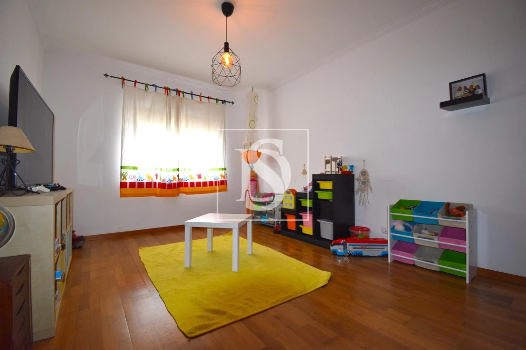 Moradia T4 para Venda em Encarnação Foto 10