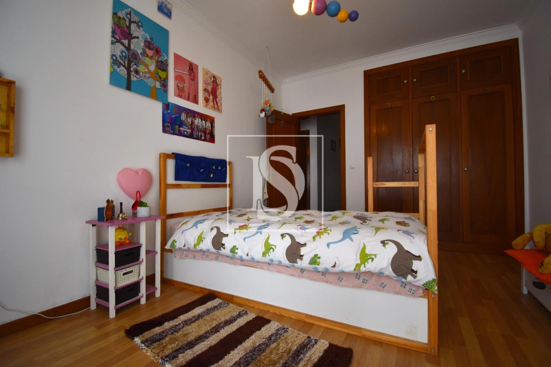 Moradia T4 para Venda em Encarnação Foto 14