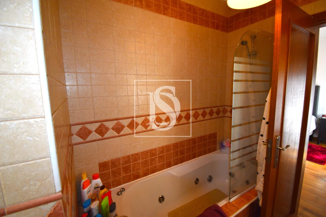 Moradia T4 para Venda em Encarnação Foto 18