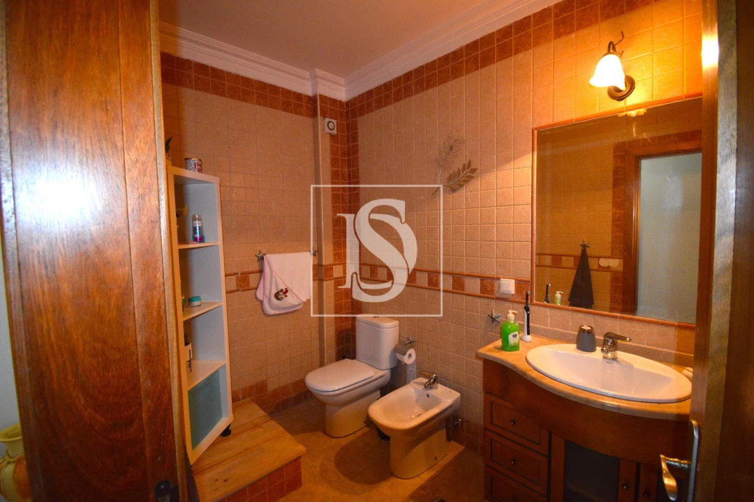 Moradia T4 para Venda em Encarnação Foto 17
