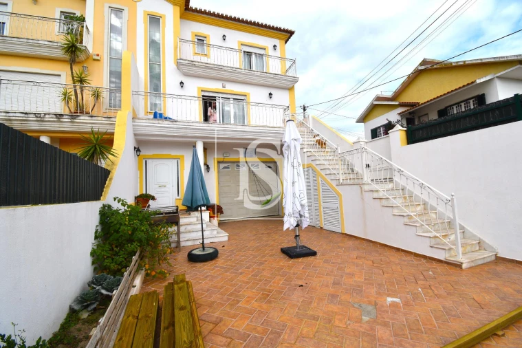 Moradia T4 para Venda em Encarnação Foto 6