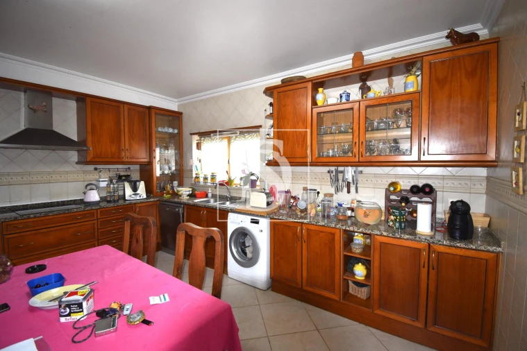 Moradia T4 para Venda em Encarnação Foto 26