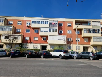 Apartamento T2 para Venda em Pontinha e Famões