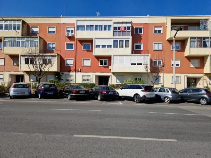 Apartamento T2 para Venda em Pontinha e Famões Foto 17