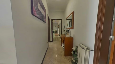 Moradia T4 para Venda em Requião