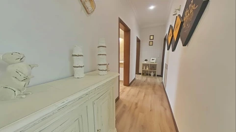 Moradia T4 para Venda em Requião