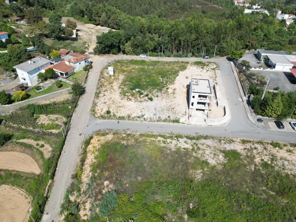 Terreno para Venda em Foz do Sousa e Covelo Foto 8