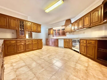 Moradia T6 para Venda em Lanheses