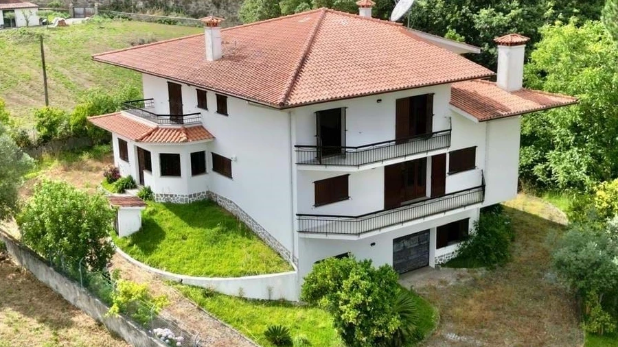 Moradia T6 para Venda em Lanheses