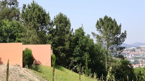 Moradia T4 para Venda em Urgezes