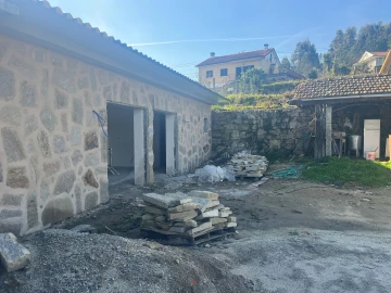Moradia T3 para Venda em Pico de Regalados, Gondiães e Mós