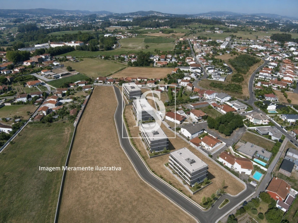 Terreno para Venda em Areias, Sequeirô, Lama e Palmeira Foto 1
