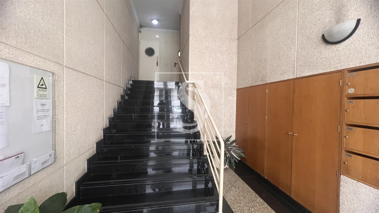 Apartamento T2 para Venda em Lordelo do Ouro e Massarelos Foto 16