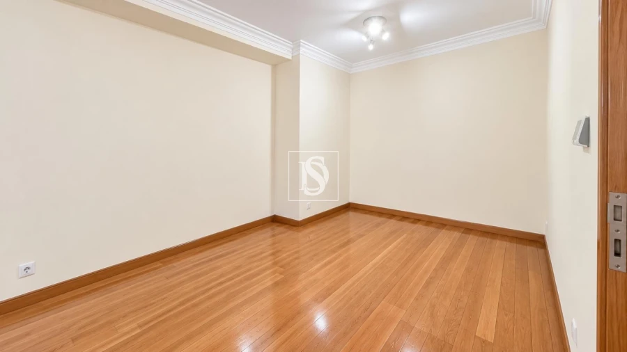 Apartamento T2 para Venda em Lordelo do Ouro e Massarelos Foto 3