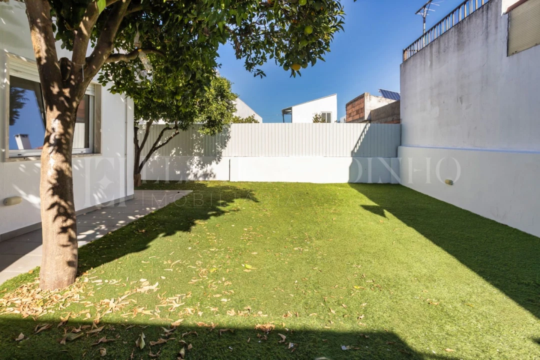 Moradia T2 para Venda em Quinta do Conde Foto 41