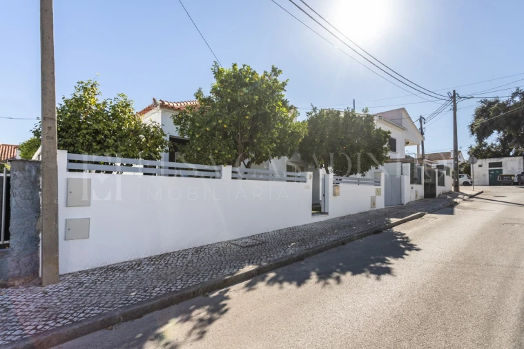 Moradia T2 para Venda em Quinta do Conde Foto 51