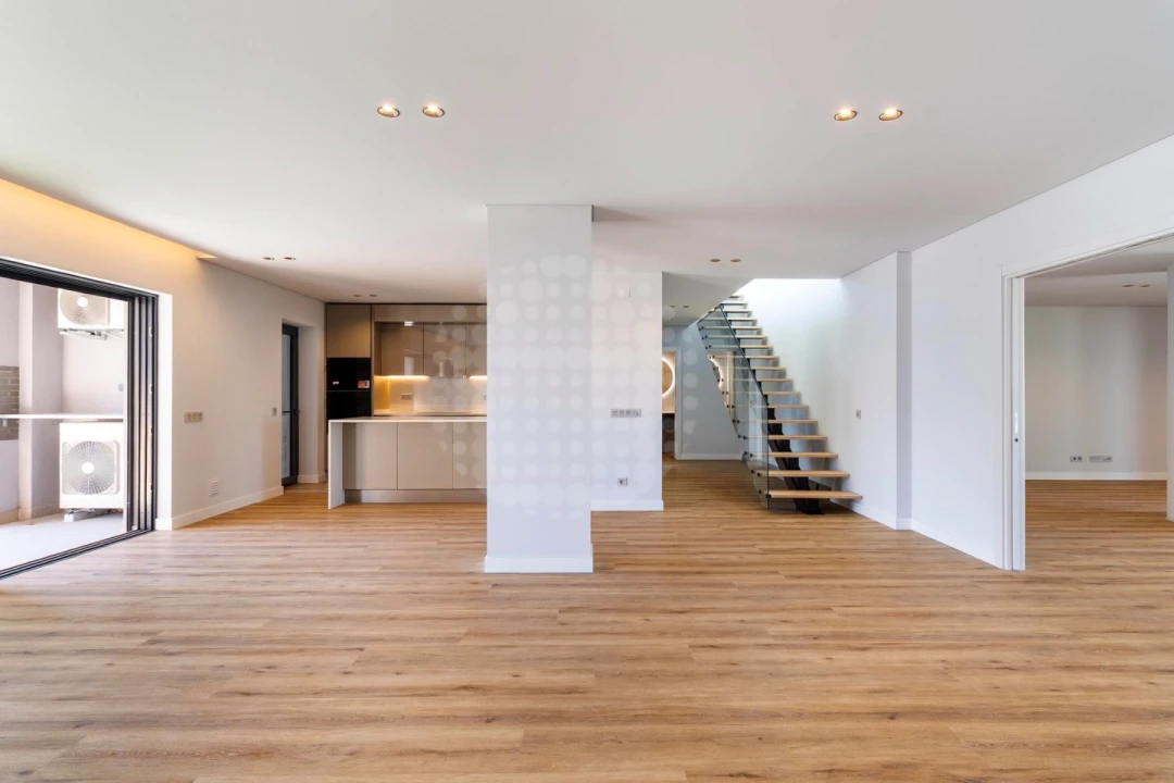 Apartamento T5 para Venda em Faro (Sé e São Pedro) Foto 4