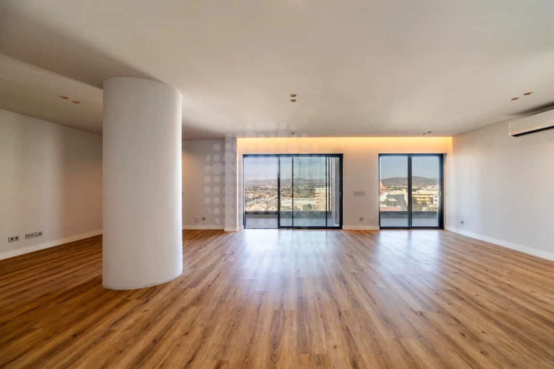 Apartamento T5 para Venda em Faro (Sé e São Pedro) Foto 6