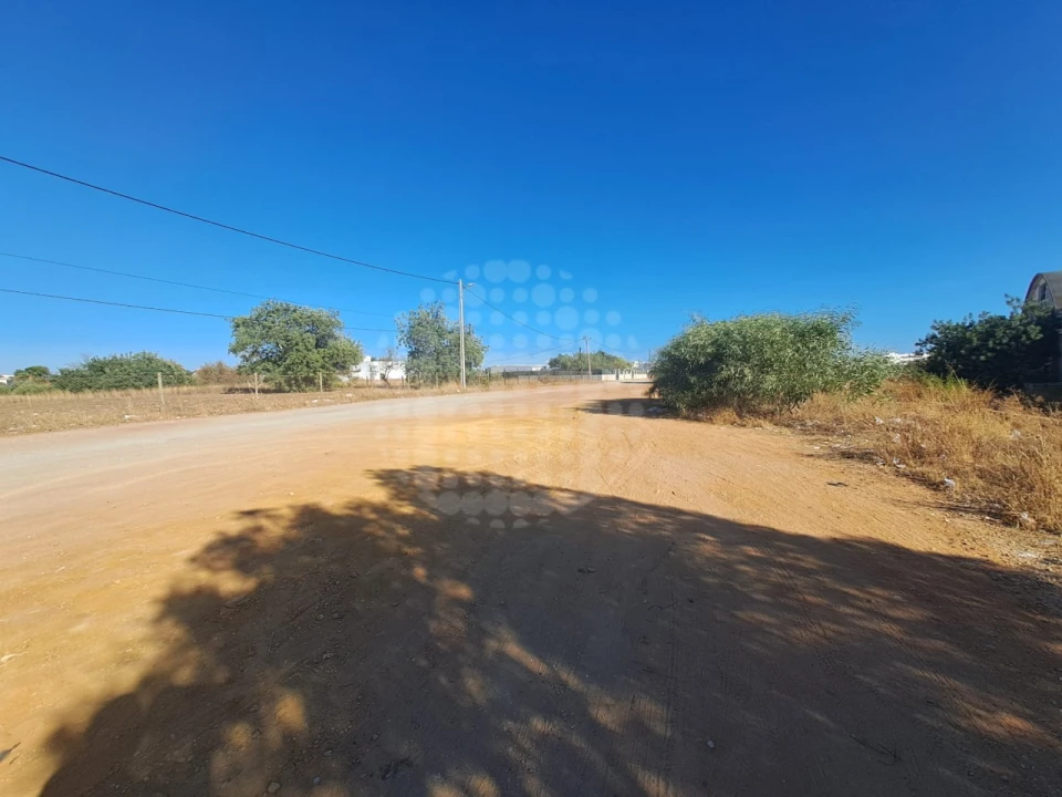 Terreno para Venda em Quelfes Foto 5