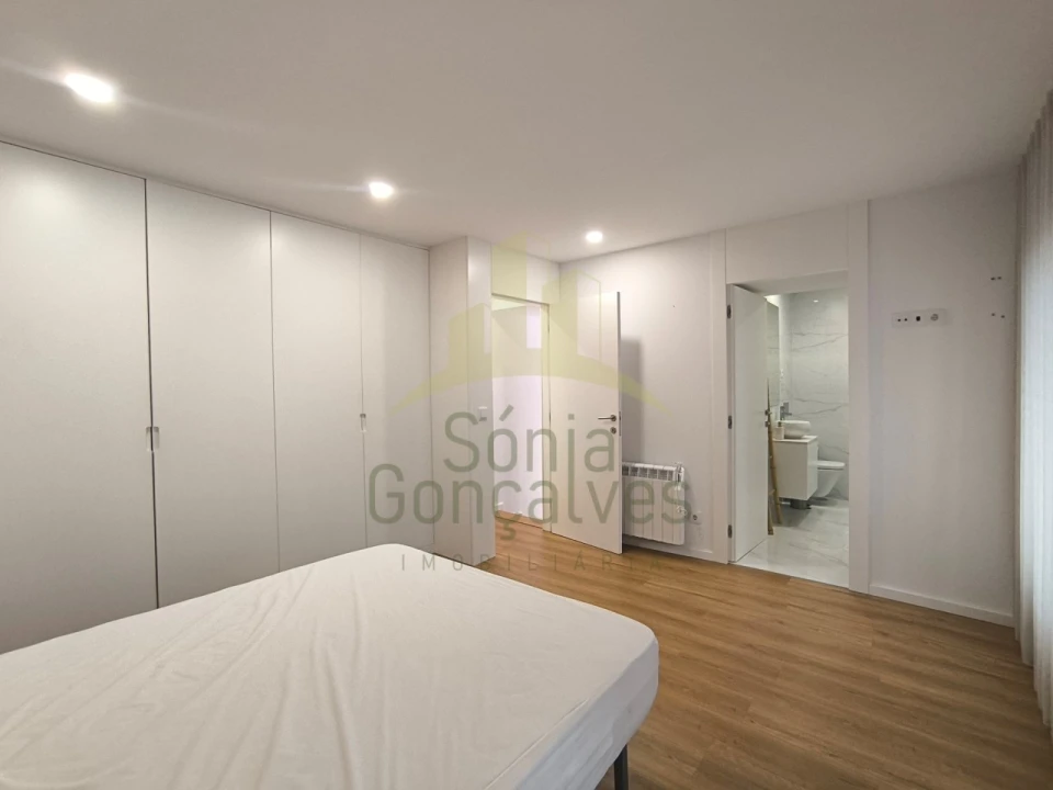 Apartamento T1 para Arrendamento em Santa Maria Maior e Monserrate e Meadela Foto 11