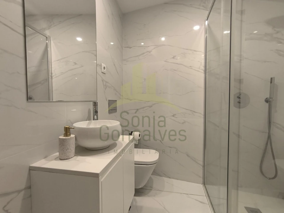 Apartamento T1 para Arrendamento em Santa Maria Maior e Monserrate e Meadela Foto 12