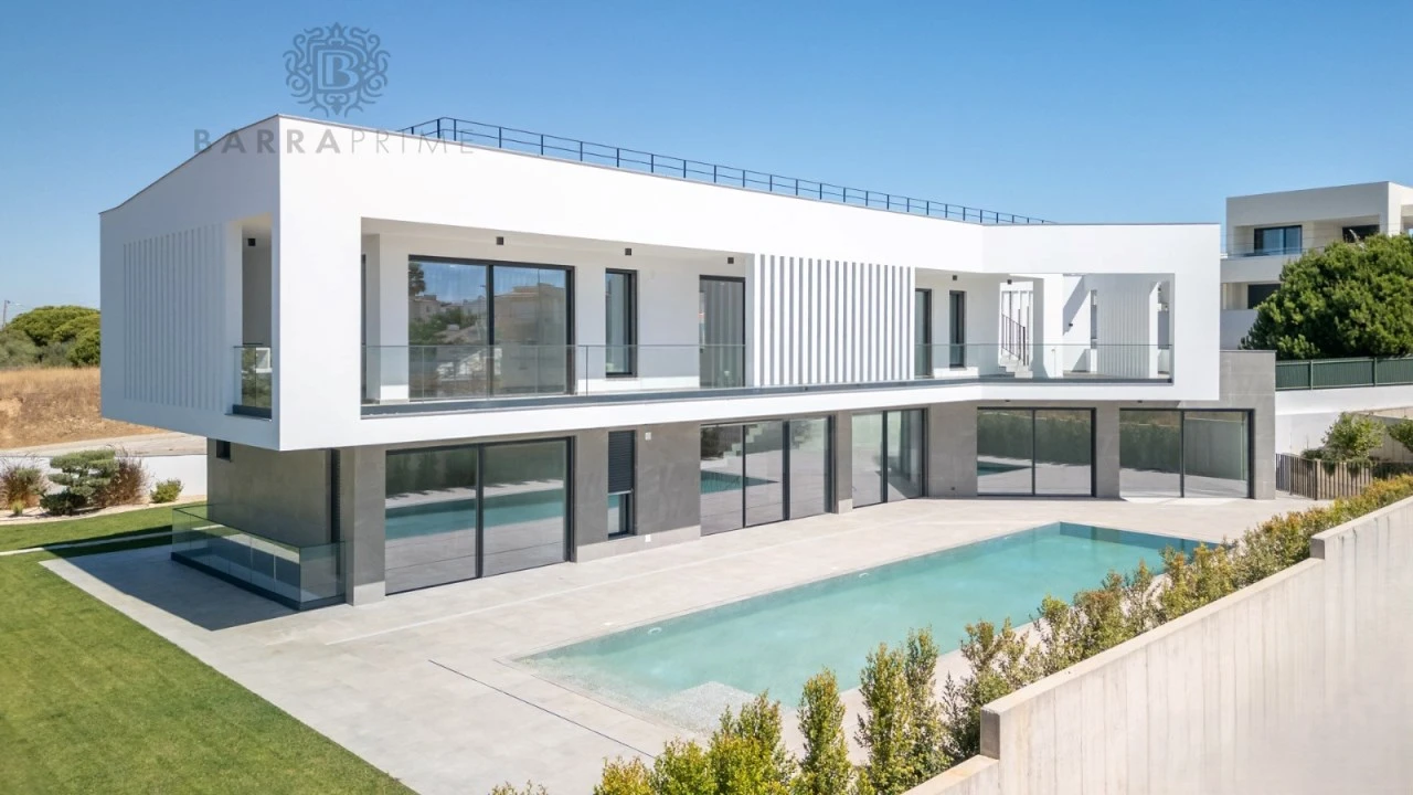 Moradia T4 para Venda em Albufeira e Olhos de Água Foto 1