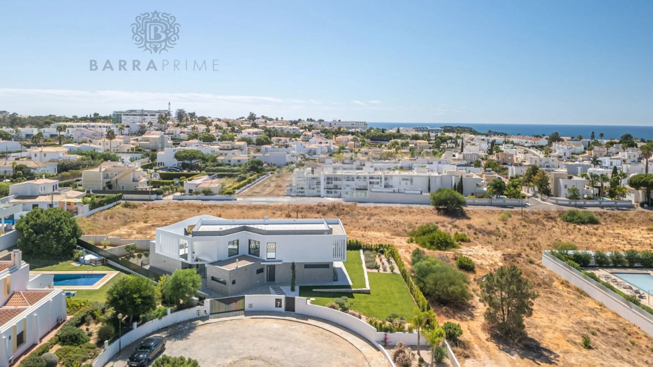 Moradia T4 para Venda em Albufeira e Olhos de Água Foto 8