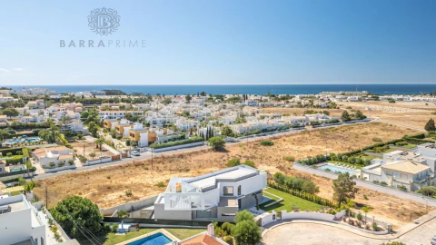 Moradia T4 para Venda em Albufeira e Olhos de Água