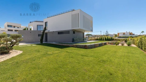 Moradia T4 para Venda em Albufeira e Olhos de Água