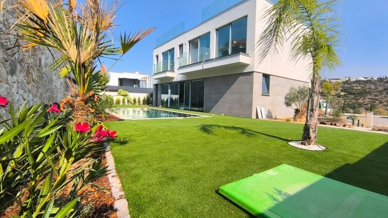 Moradia T4 para Venda em Albufeira e Olhos de Água Foto 2