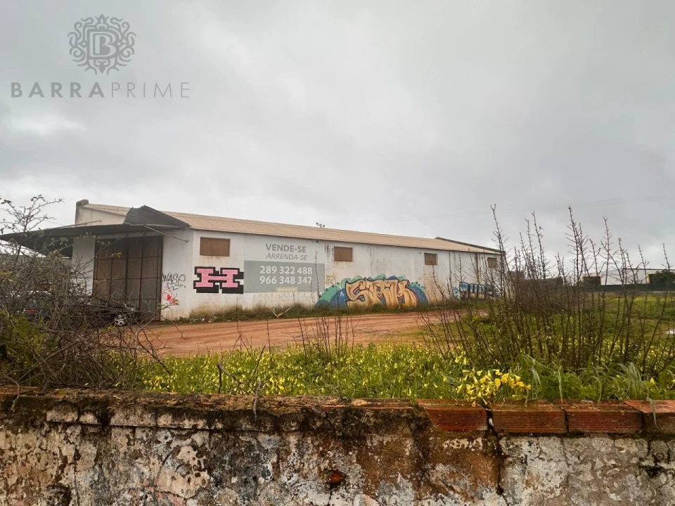 Armazém para Venda em Quarteira Foto 1