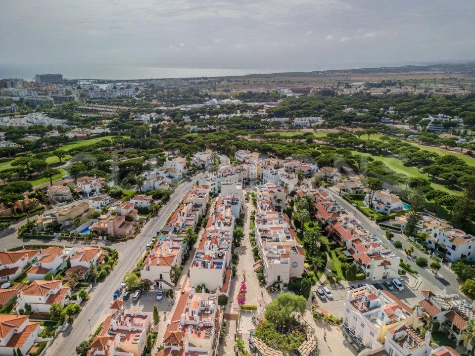 Moradia T4 para Venda em Quarteira Foto 18